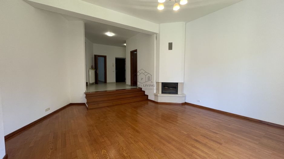 VILA CU 5 DORMITOARE IN COMPLEX REZIDENTIAL - Poză 1