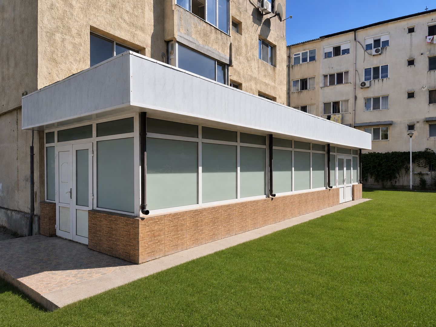Apartament spatiu  de birouri  stradal de vanzare Mangalia Constanta - Poză 2