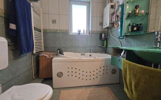 De vanzare-Vila spatioasa cu gradina si foisor-oaza de liniste - Poză 6