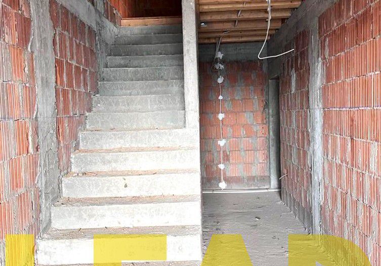 Oportunitate investitionala, Casa la rosu in Cristian! - Poză 12