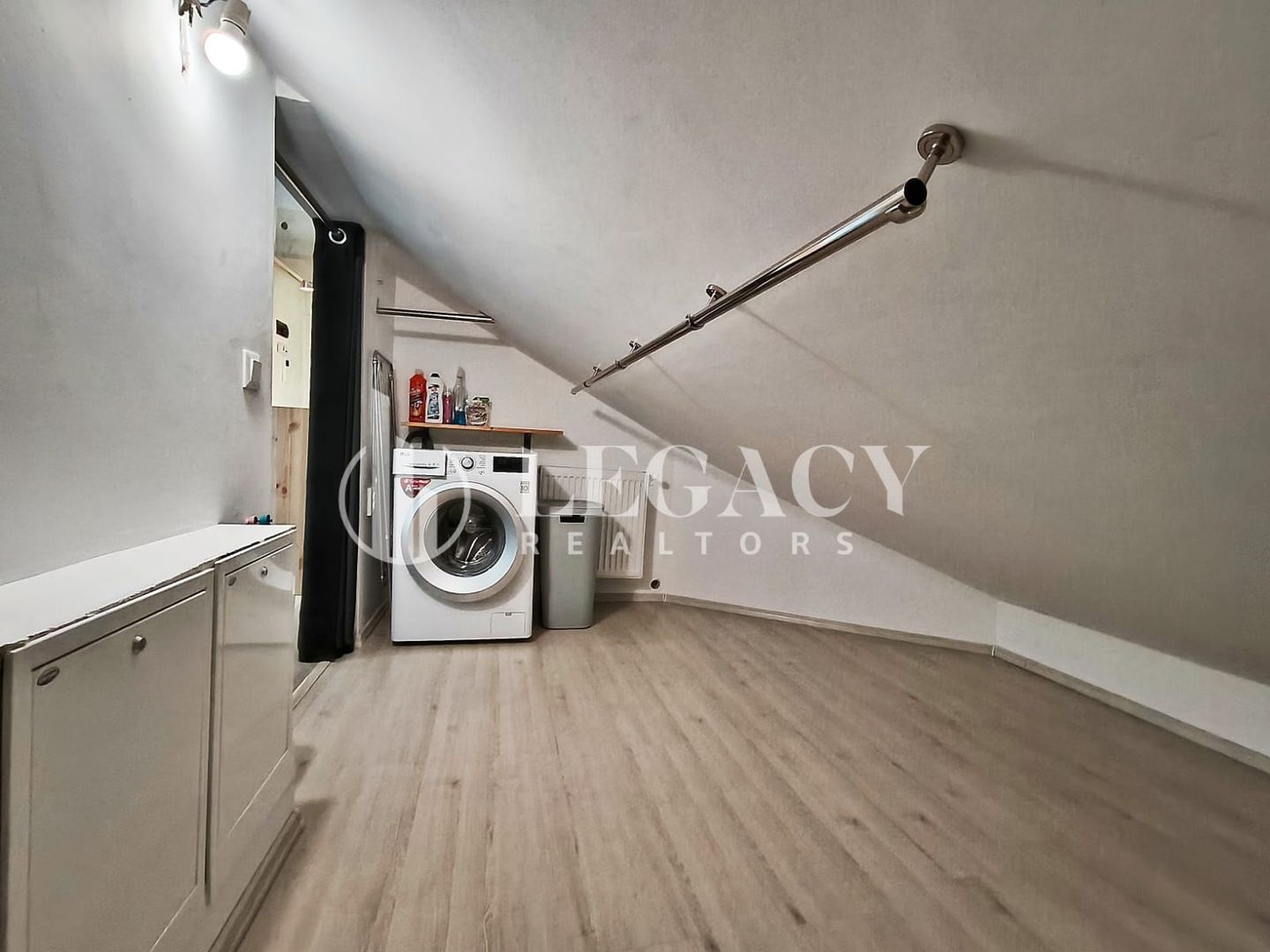 Apartament READY TO MOVE la mansardă, cu balcon și boxă de depozitare - Poză 8