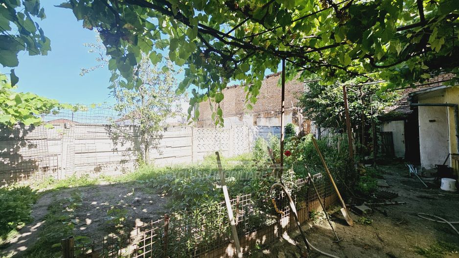 Casa individuala de vanzare, Lipoveni - Centru - Poză 9