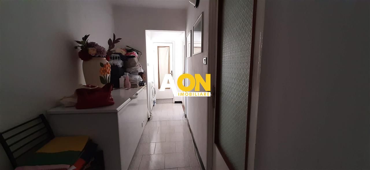 Apartament 3 camere Cetate - Poză 3