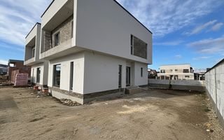 Locuință elegantă, 4 camere, curte generoasă – Șelimbăr, Sibiu - Poză 3