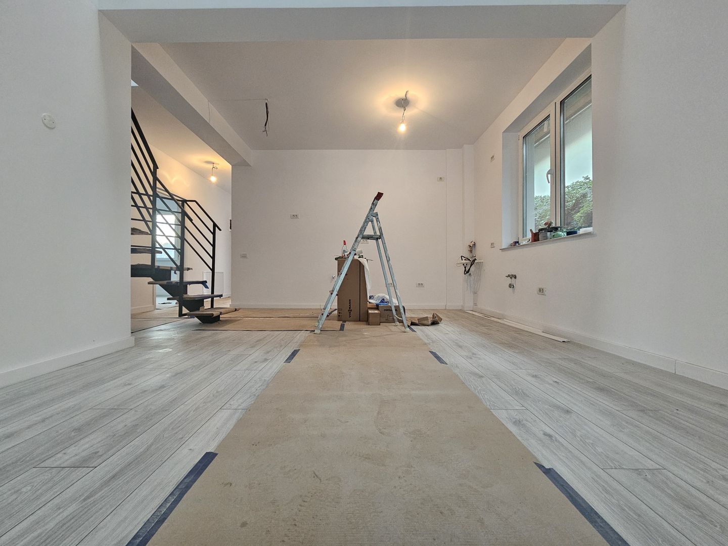 Case Parter Stil Mediteranean de Vânzare în Tunari - 100 metri Padure - Poză 10