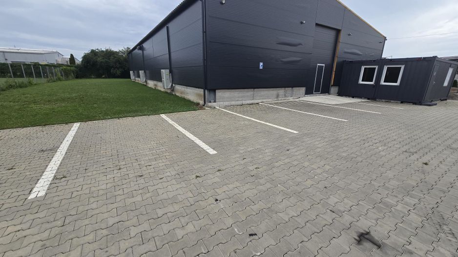 Spatiu Comercial 620 mp.parcare,birou,vestiar,baie - Poză 4