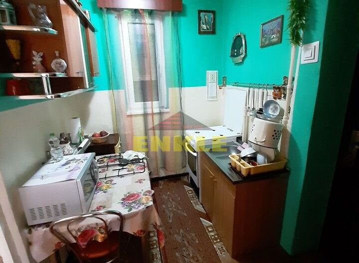 Apartament 3 camere transformat in 2 camere, zona scolii 7, etaj 2 - Poză 6