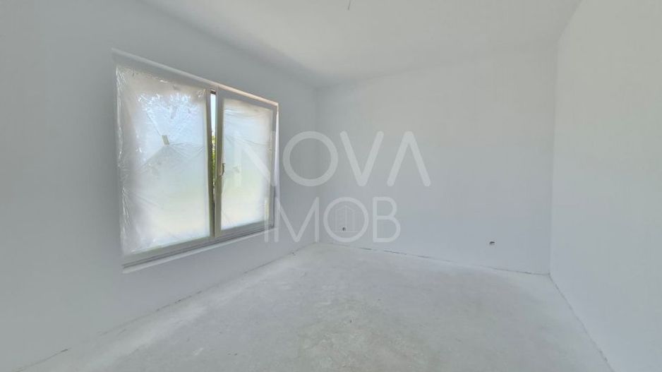 Casa tip duplex, la alb - Sura Mica - COMISION 0 - Poză 12