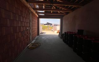 Casa moderna in Selimbar cu garaj- Terasa la parter, 2 balcone la etaj - Poză 2