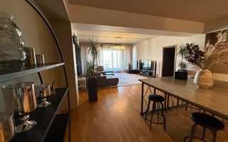 Refugiu Urban cu Lumină Naturală și Eleganță în Inima Pipera - Poză 1