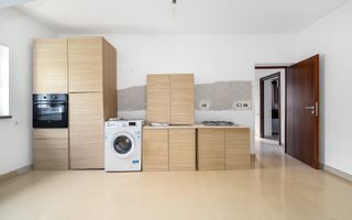 Casă din 2010 (3 dormitoare, două băi și garaj) - Poză 6