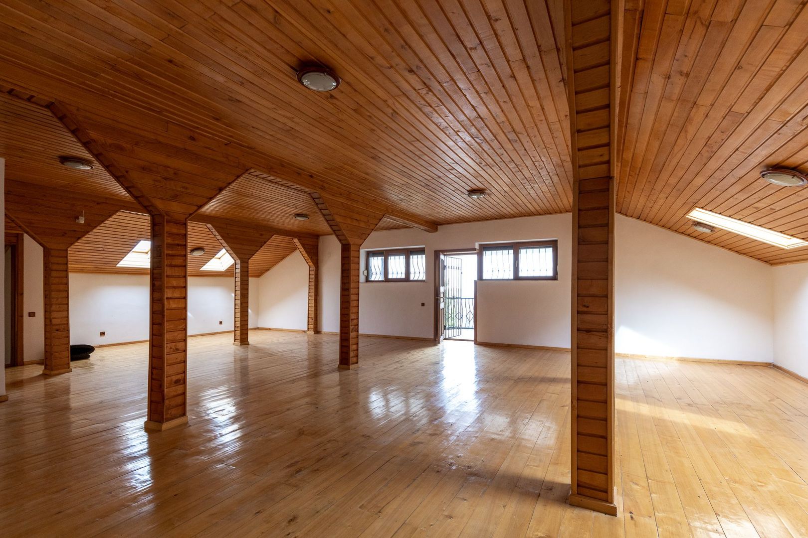 Exclusivitate - Imobil constructie 2001, priveliste deosebită, - Poză 12