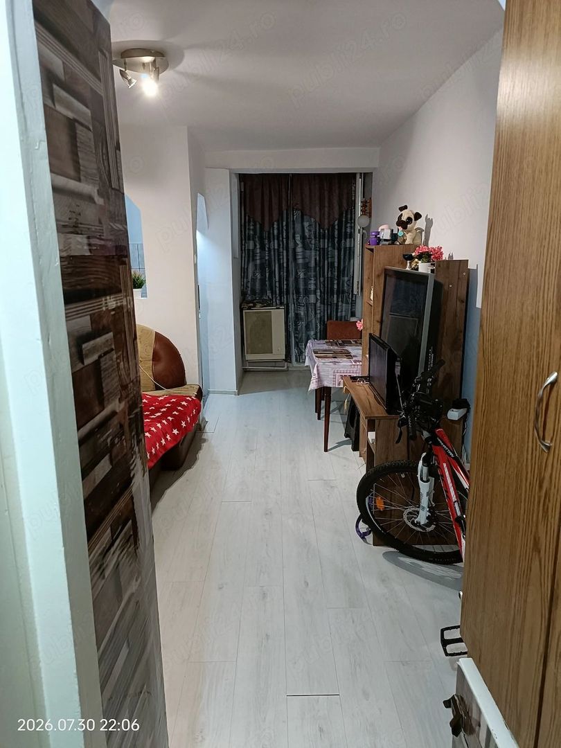 BRASADAS vinde garsonieră la etajul 1/4 pe Ostrovului. - Poză 1