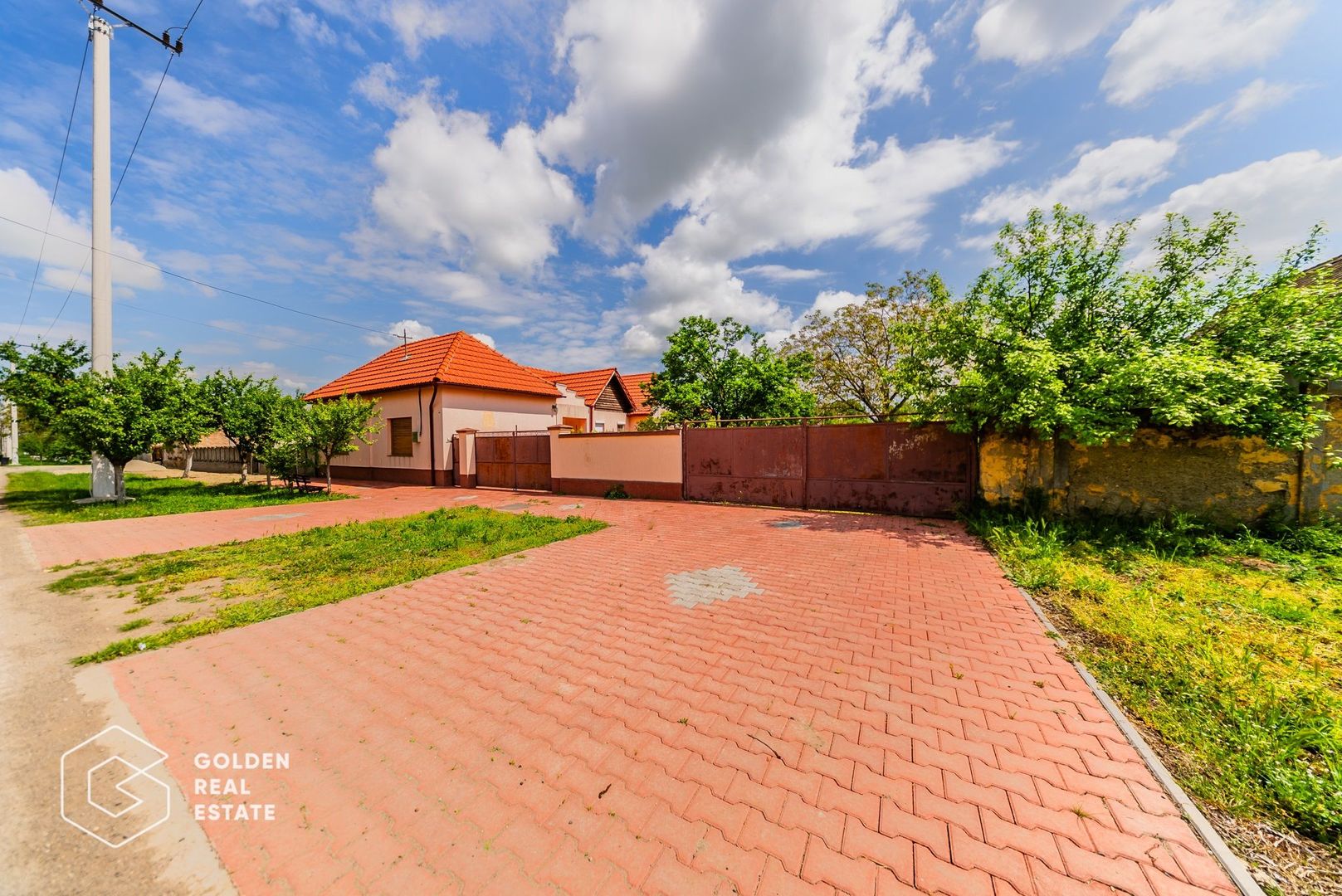 Casa situata in comuna Seitin, la cheie - Poză 28