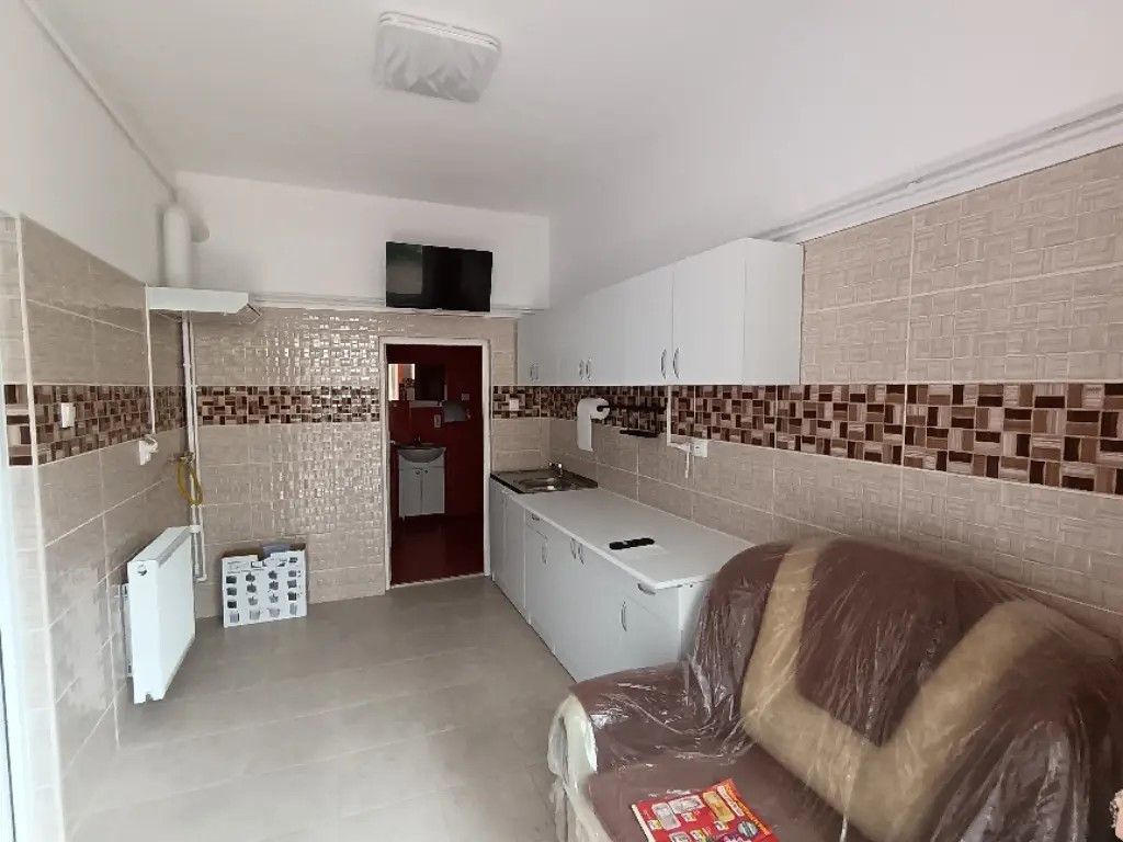 Casă 5 camere, 3 bai,2 bucătării, 200 mp utili, 370 mp teren - Poză 6