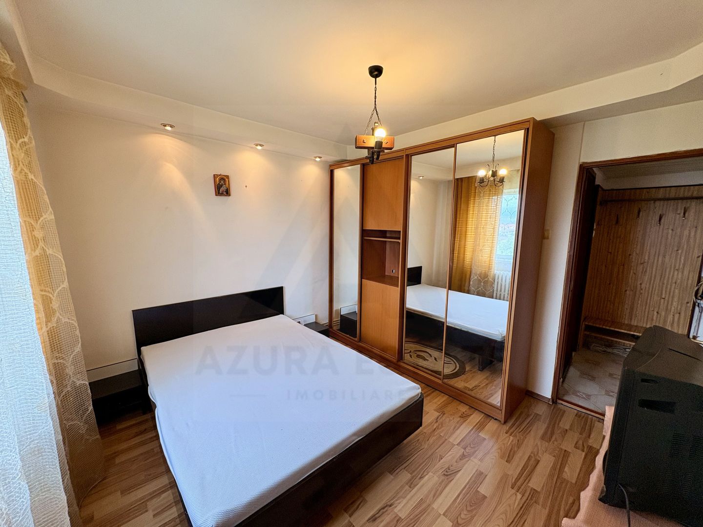 Apartament 2 camere decomandat cu balcon și pivniță în Vasile Aaron - Poză 2