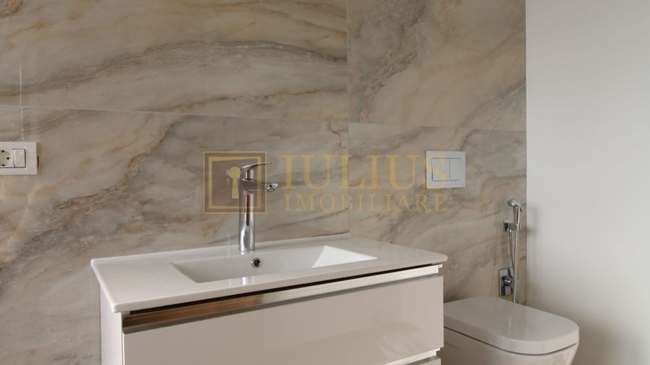 Casa zona Lunei, 5 camere + 3 bai, centrala proprie, rezidential sau birouri ! - Poză 29