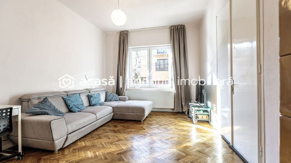 Apartament la casă, zonă centrală - Poză 1