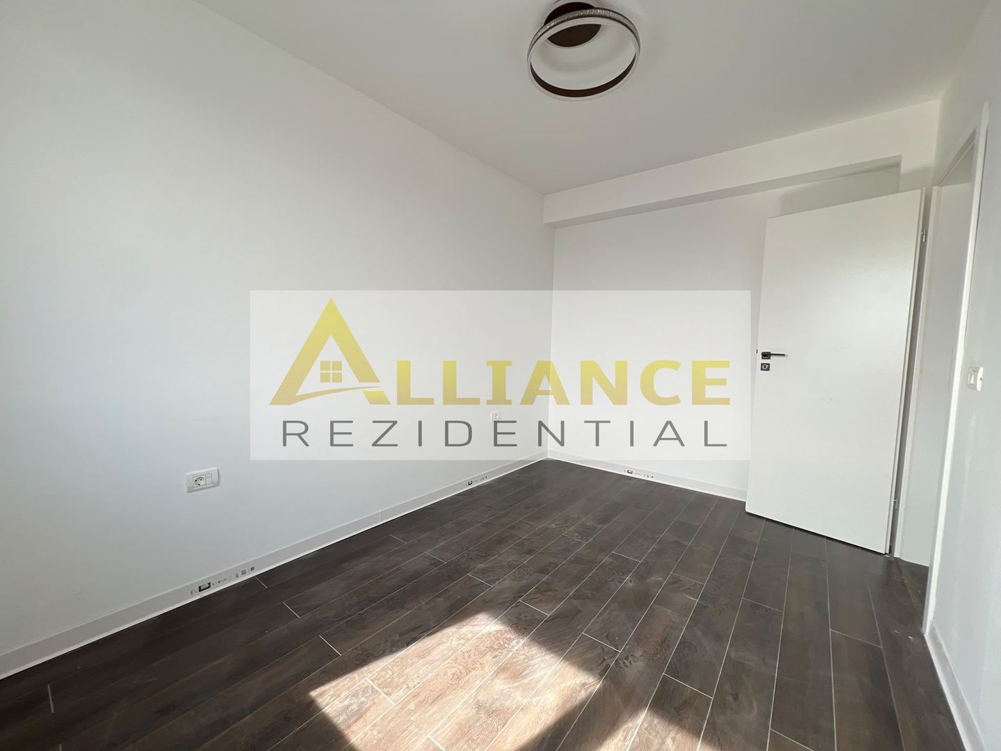 Vila de vanzare-4 camere-2 bai-Teren 350 MP - Poză 13