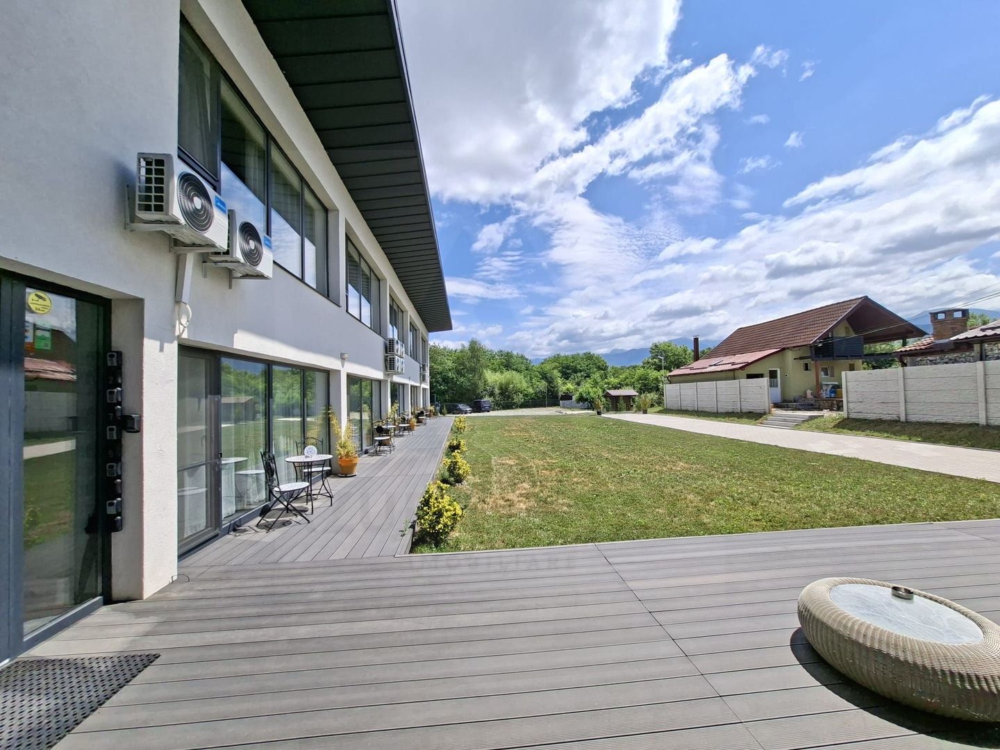 Pensiune 600 mp an 2023 si casa 130 mp teren 4600 mp zona V. Avrigului - Poză 7