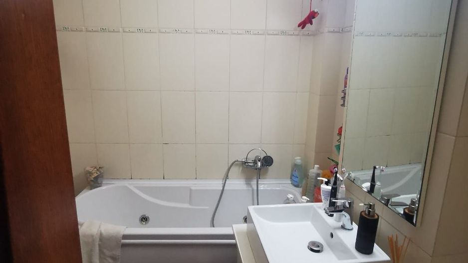De vanzare apart. cu 3 camere, Complex Vega, Ultimul Leu, et.8, 145.000 E - Poză 1