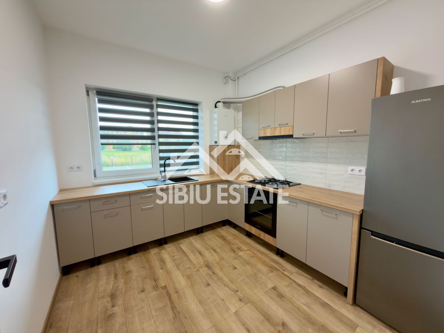 Apartament nou 2 camere decomandate mobilat parcare și boxă depozitare - Poză 4