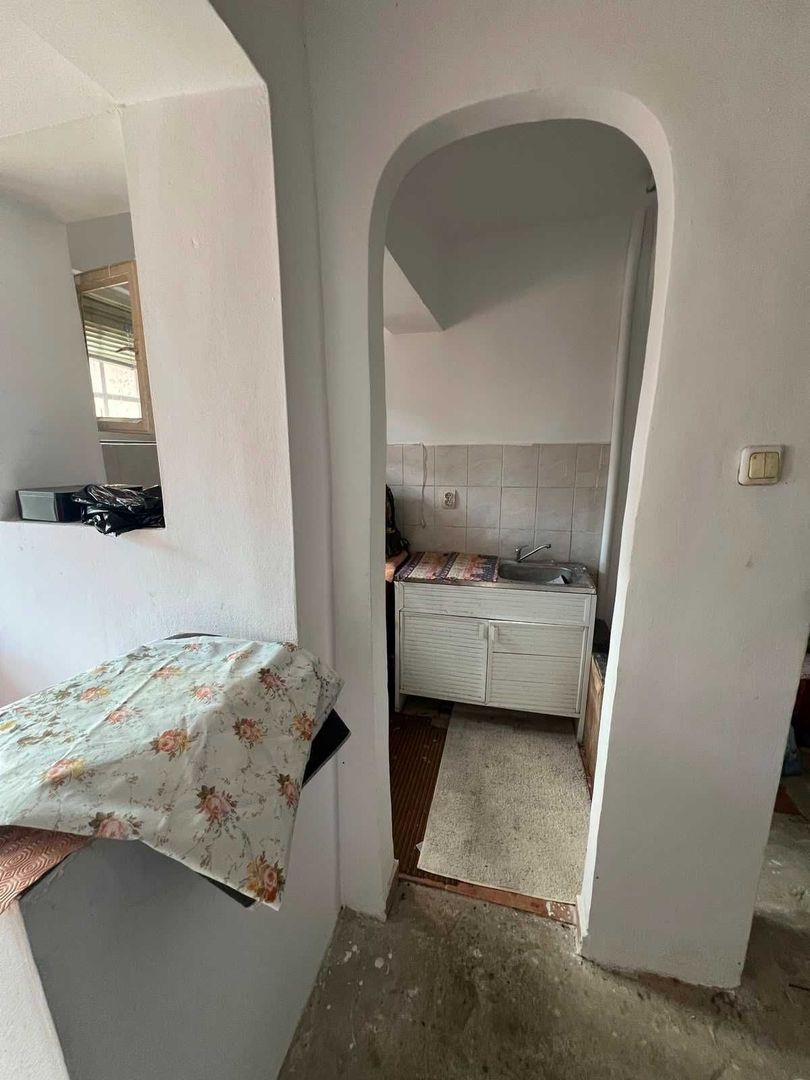 BRASADAS vinde garsoniera pe Ostrovului 25mp la parter. - Poză 5