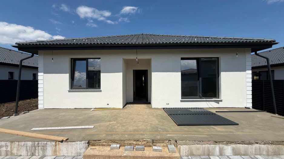 Casa pe parter cu 4 camere de vânzare - Sânpetru - Poză 5