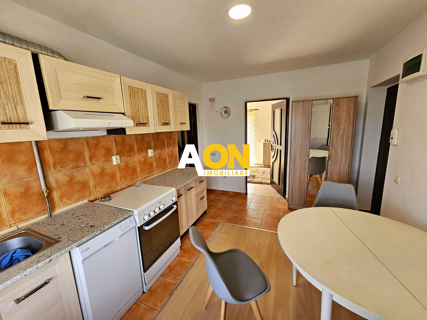 Apartament 3 camere, etaj 3, mobilat, utilat, zona Piata Cetate - Poză 1