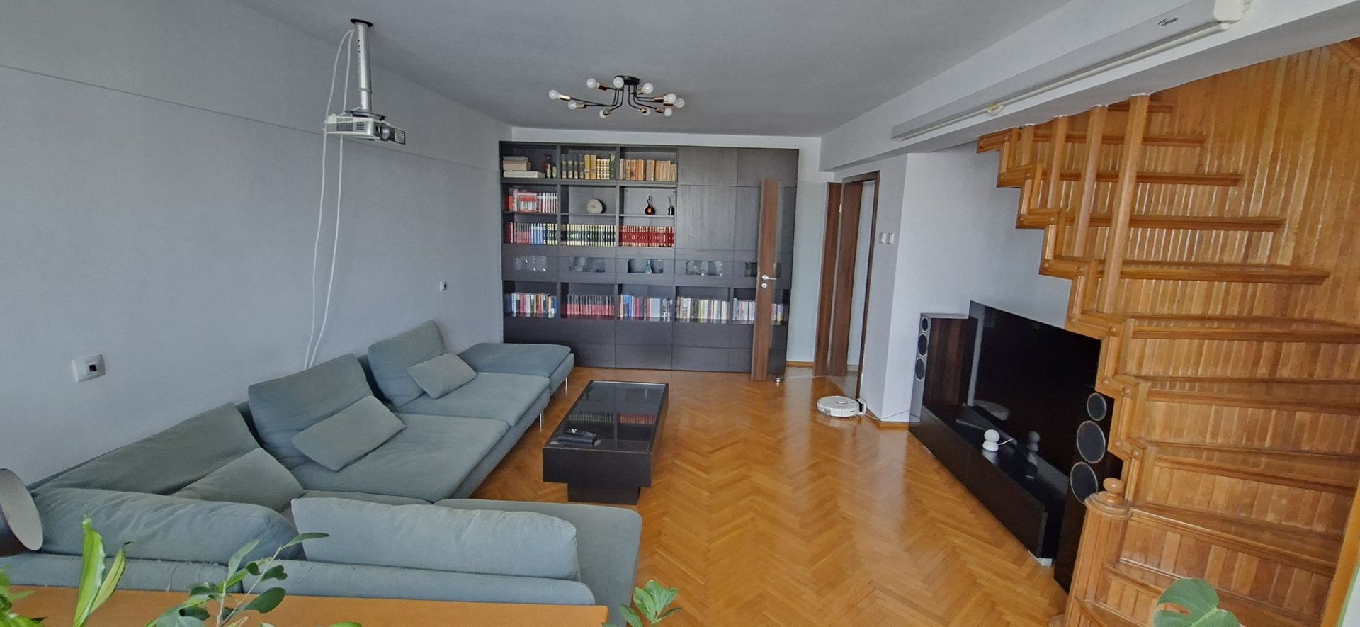 Apartament cu 4 camere si scara interioara - zona Judeatan - Poză 1