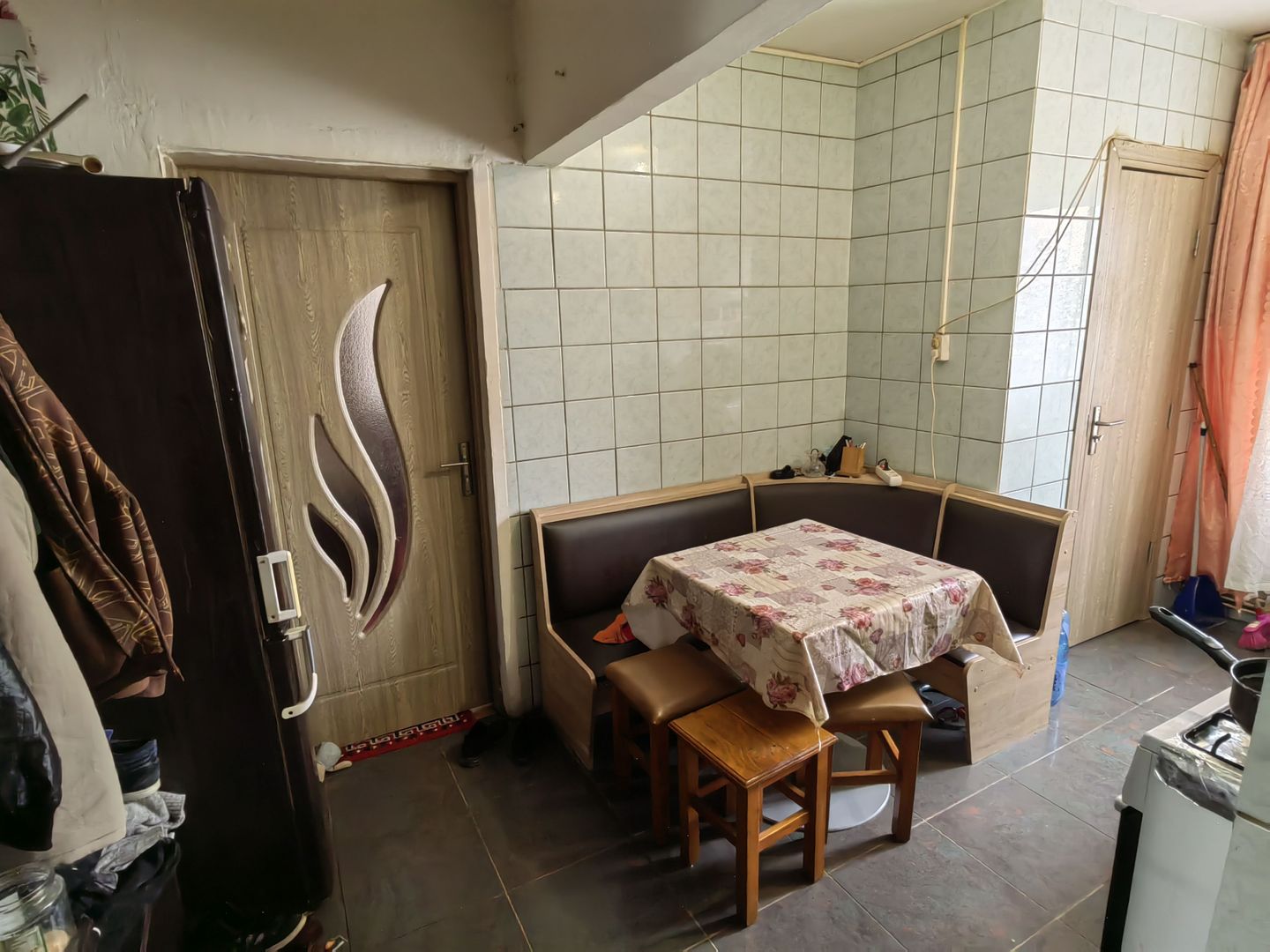 Apartament 3 camere Romulus Cioflec 49m² - Poză 3