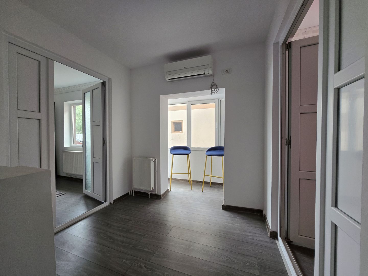 Casa renovata 105mp utili si curte libera 45mp -Eroii Revolutiei - Poză 1