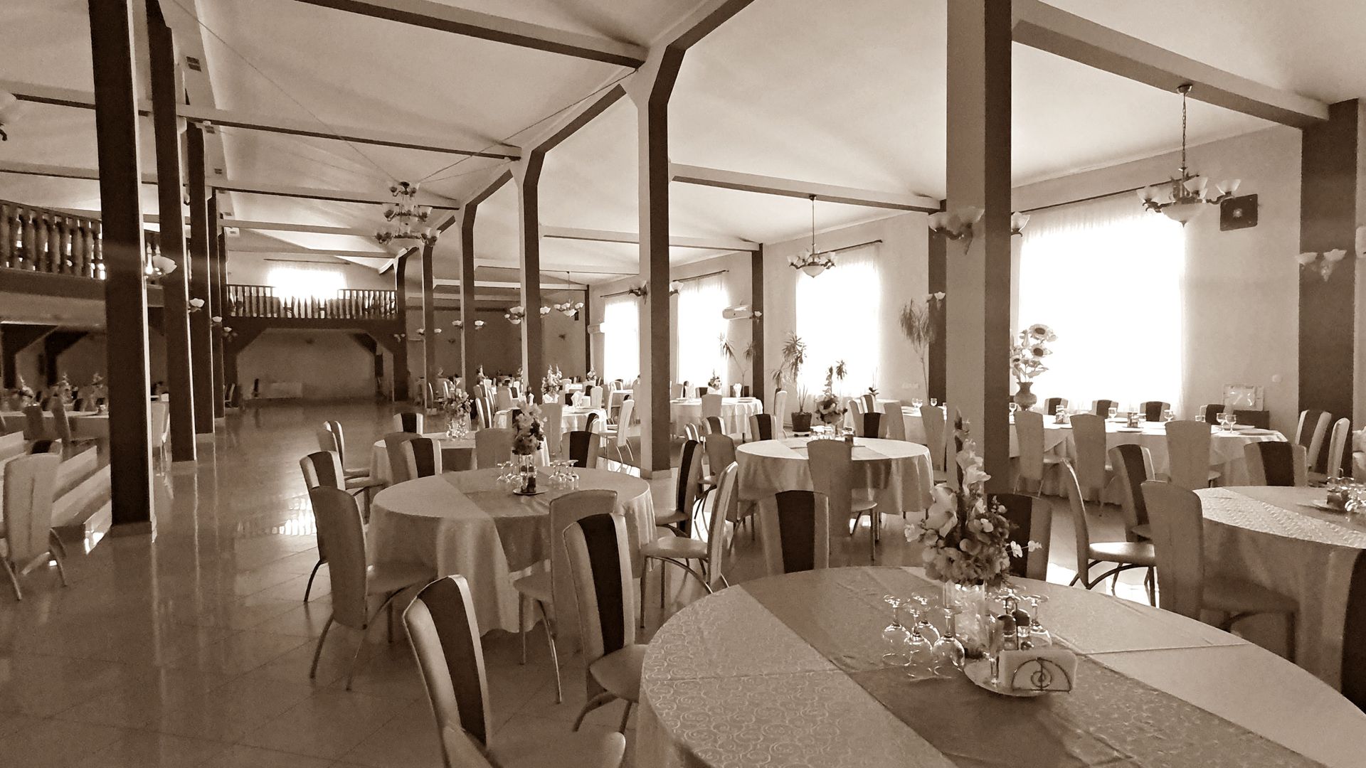 Afacere/Restaurant -Salon evenimente capacitate 600 persoane - Poză 7