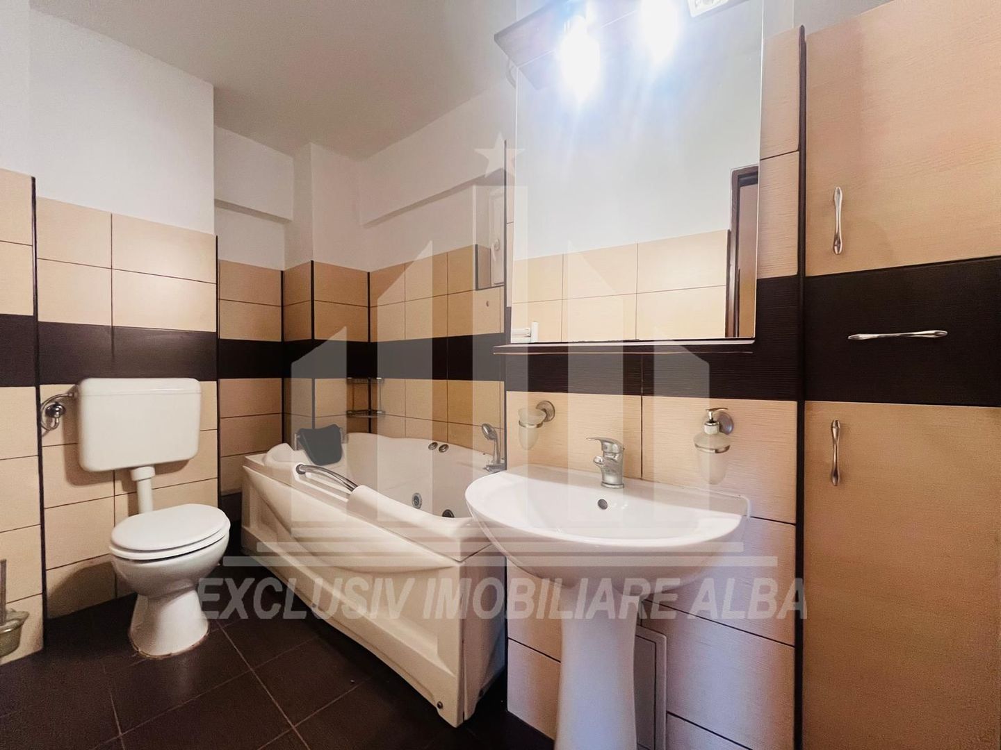 Apartament cu 4 camere, etaj 1 , Ultracentral - Poză 3