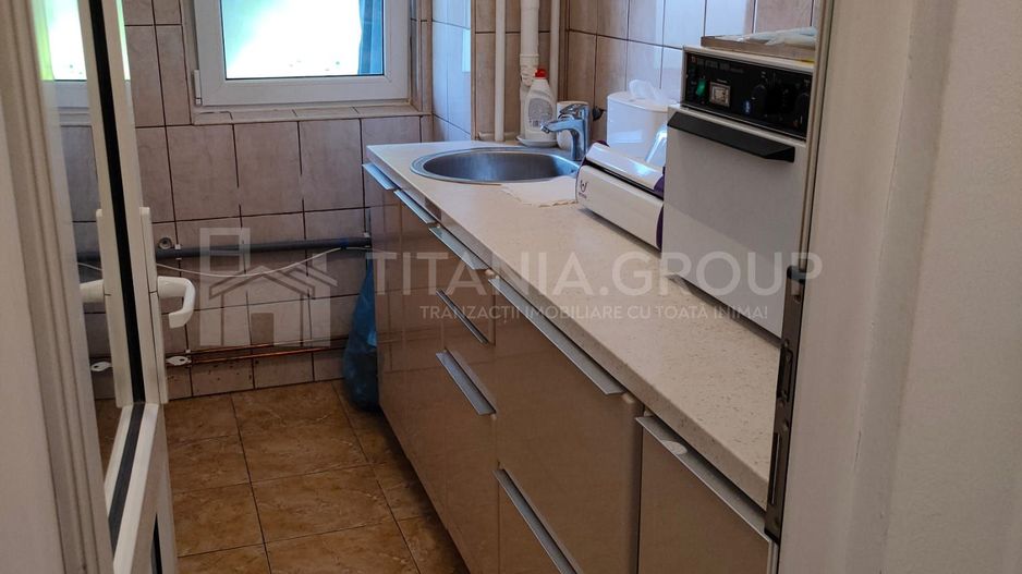 Spatiu comercial, 50 mp + 8 ml vitrina, Florilor, vad pietonal si auto - Poză 10