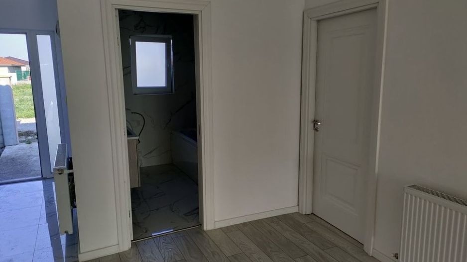 Vand sau schimb cu apartament,Casa tip P in Martinesti - Poză 6