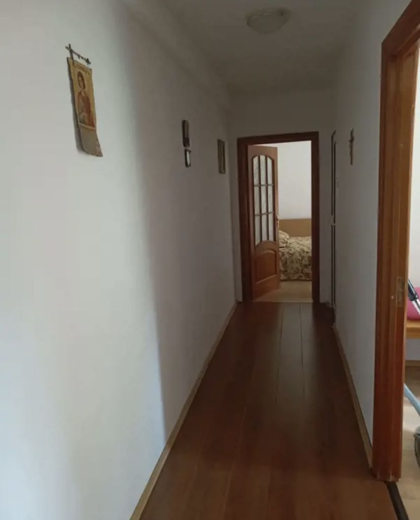 Apartament cu trei camere, Piata Sudului, 125.000€ negociabil - Poză 3