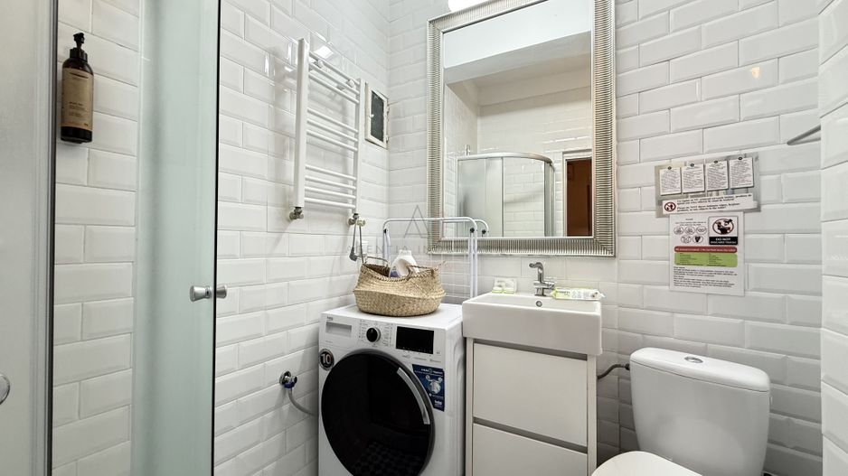 Garsoniera Universitate | View Hotel Corinthia - Poză 8