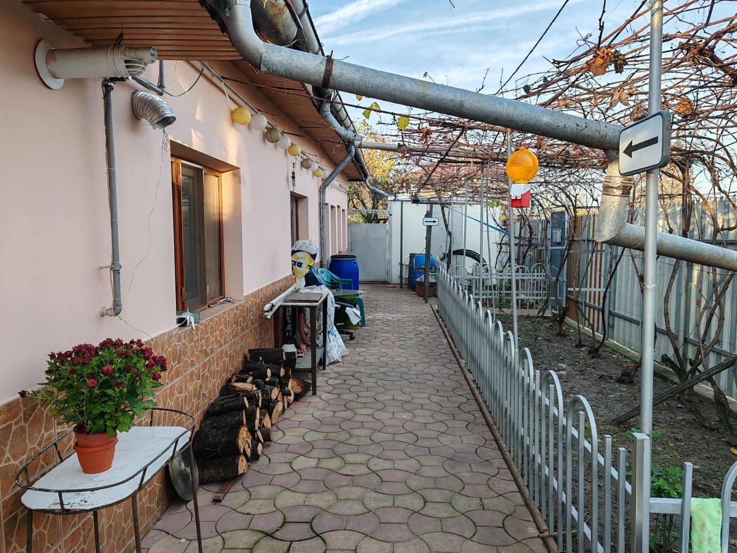 CASA IN POPESTI LEORDENI, RENOVATA, CURTE, MOBILAT-UTILATA - Poză 2