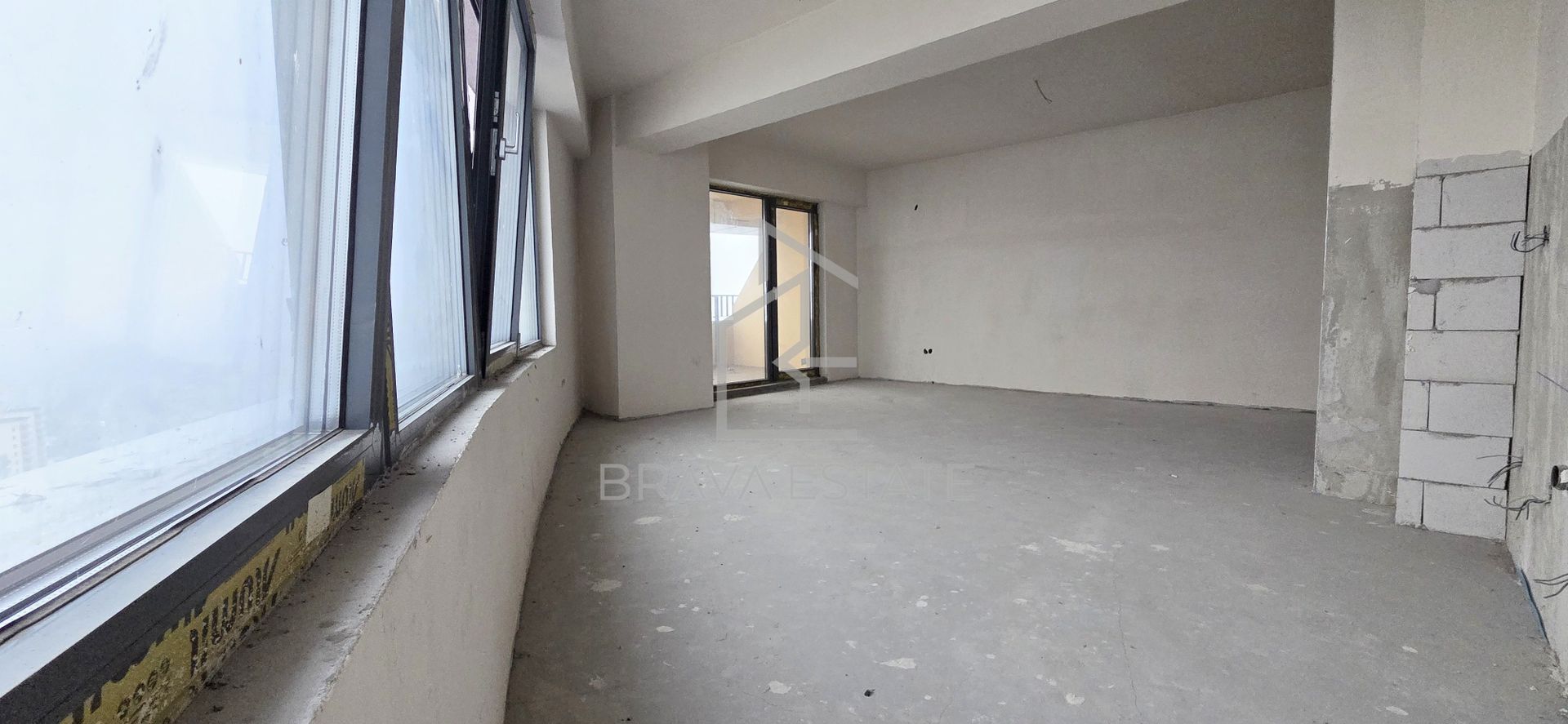 Apartament tip studio 45mp ,balcon, semifinisat,  West Tower ,zona Manastur - Poză 3