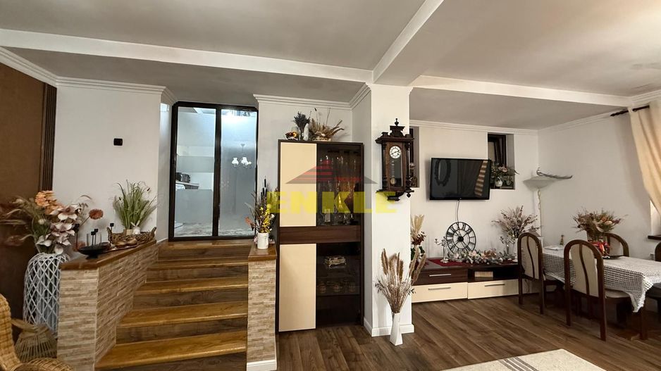 De vanzare apartament + teren generos în apropiere - Poză 3