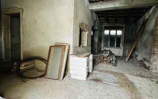 Casa ULTRACENTRAL singur in curte - Poză 3
