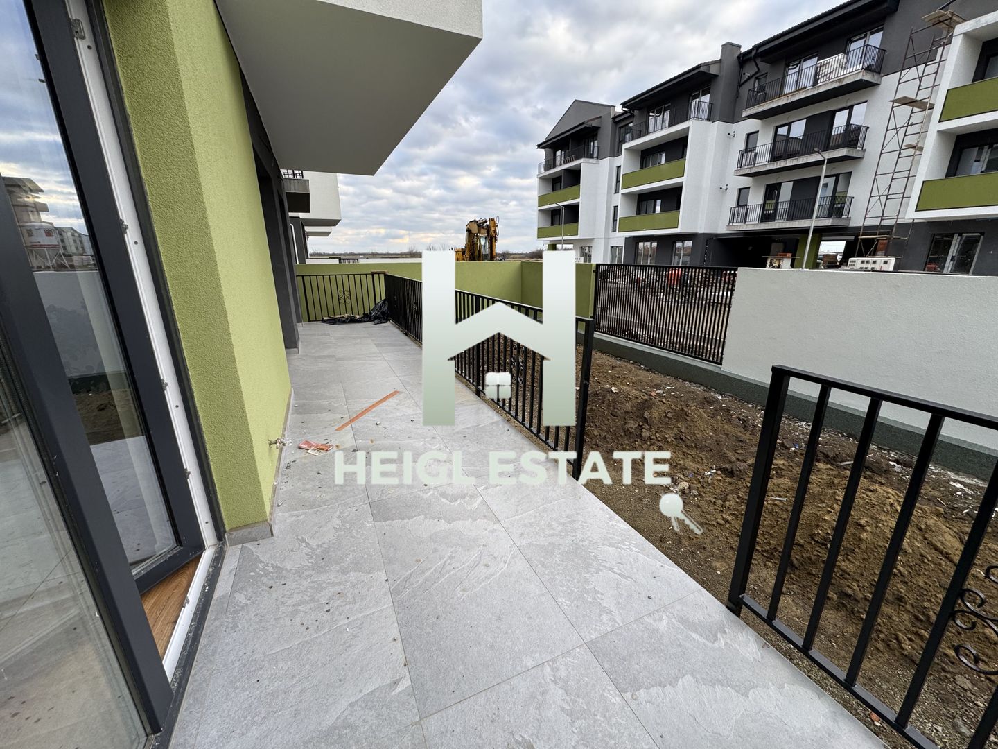 Apartament NOU cu 3 camere si curte 60 m +loc de parcare acoperit - Poză 2