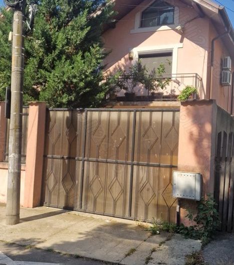 Vila zona brancoveanu , 500 mp construit  si teren 820 mp - Poză 1