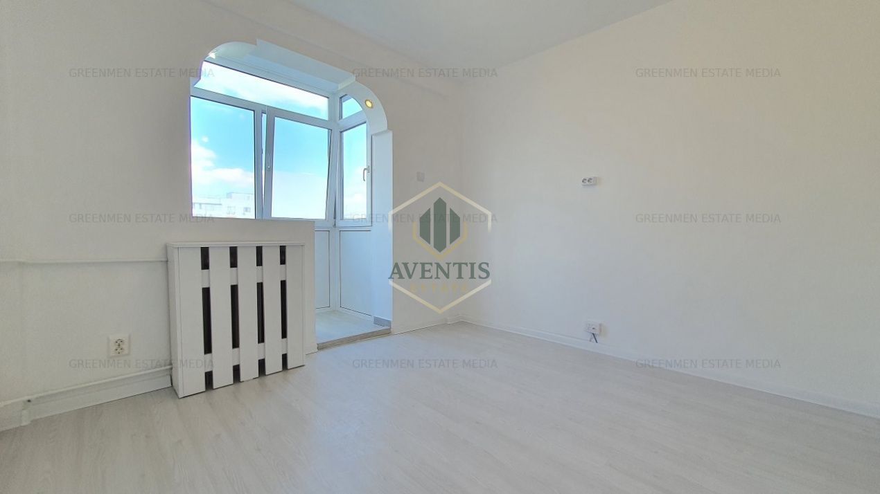 Piata Victoriei - Titulescu, vedere rasarit, decomandat, bloc reabilitat - Poză 1