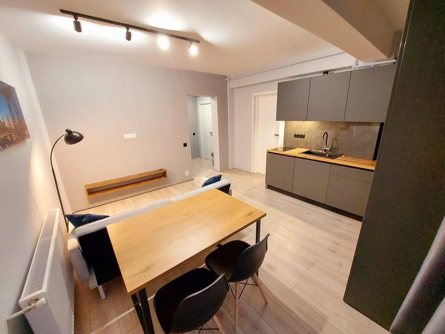 Apartament la Cheie cu parcare zona Balastierei Floresti - Poză 2