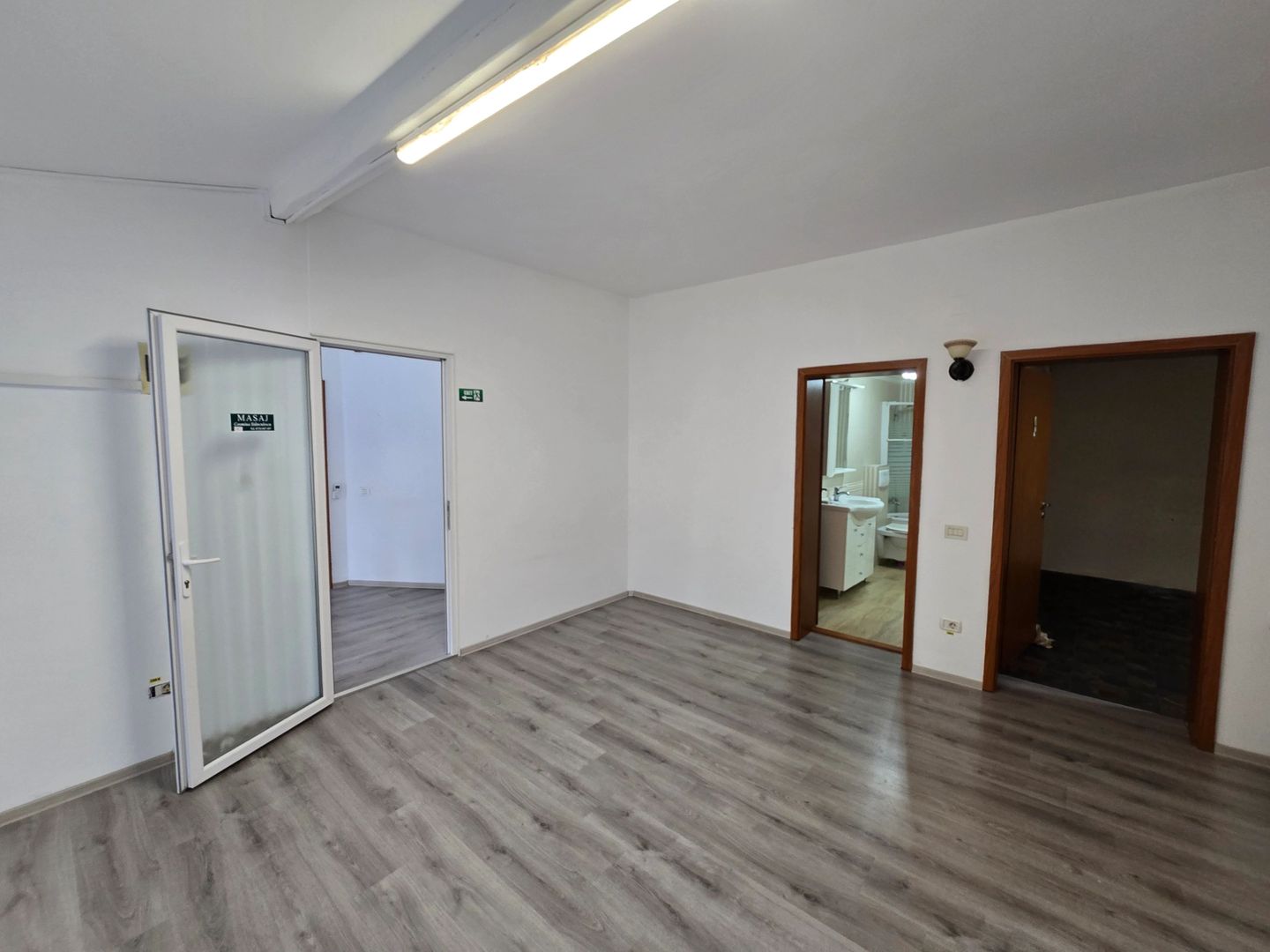 Etaj vila cu 5 camere, Dumbravita, Ideal pentru activitati comerciale - Poză 7