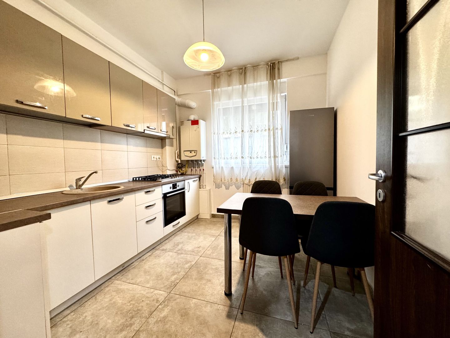 Apartment 2 camere, decomandat,  loc de parcare, Complexul Studențesc - Poză 9