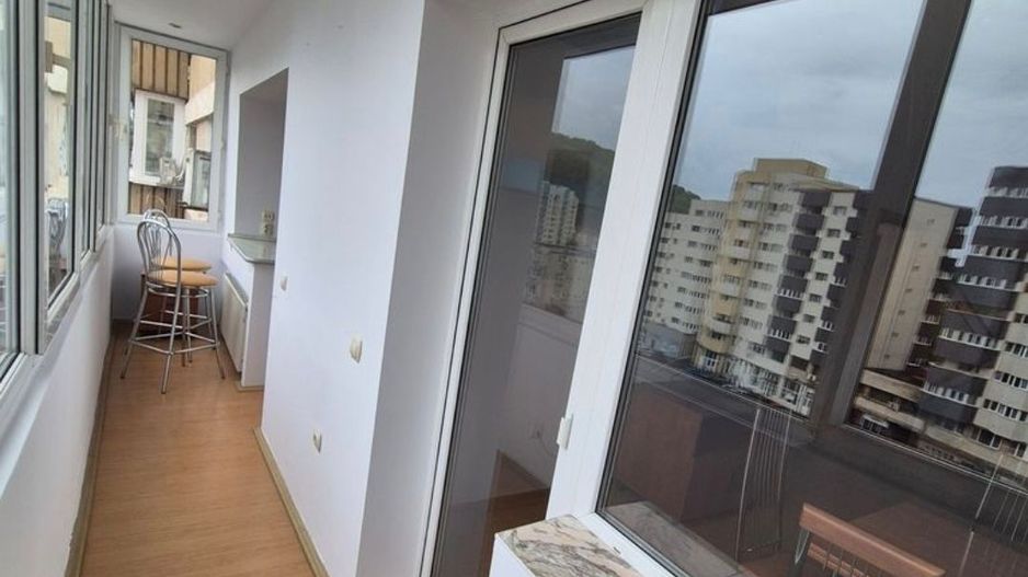 Închiriez apartament cu 3 camere,  centru - Poză 9