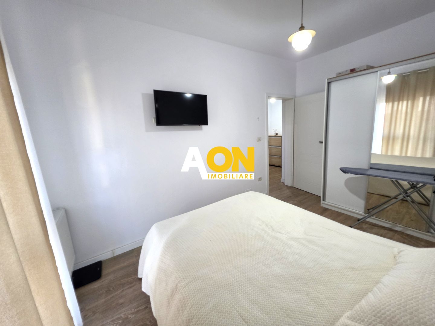 Apartament 2 camere mobilat cu boxa si  parcare bloc nou Cetate - Poză 7